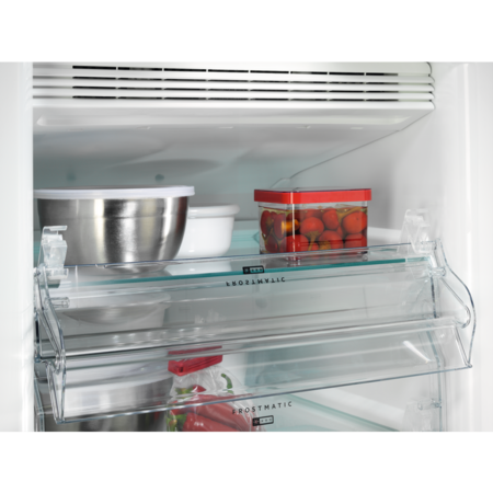 Congelator AEG AGB625E7NX, 253 l, No Frost, Control electronic, 7 rafturi, Clasa E, H 186 cm, Inox antiamprenta