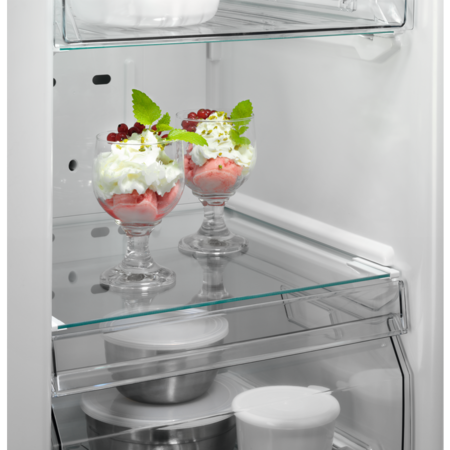 Congelator AEG AGB625E7NX, 253 l, No Frost, Control electronic, 7 rafturi, Clasa E, H 186 cm, Inox antiamprenta