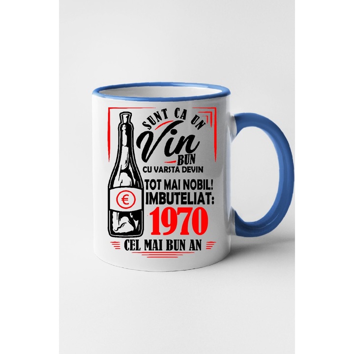 Cana personalizata cu imprimeu Sunt ca un vin bun, cu varsta devin tot mai nobil! imbuteliat: 1970, Ceramica, 330 ml, Maner si interior Albastru