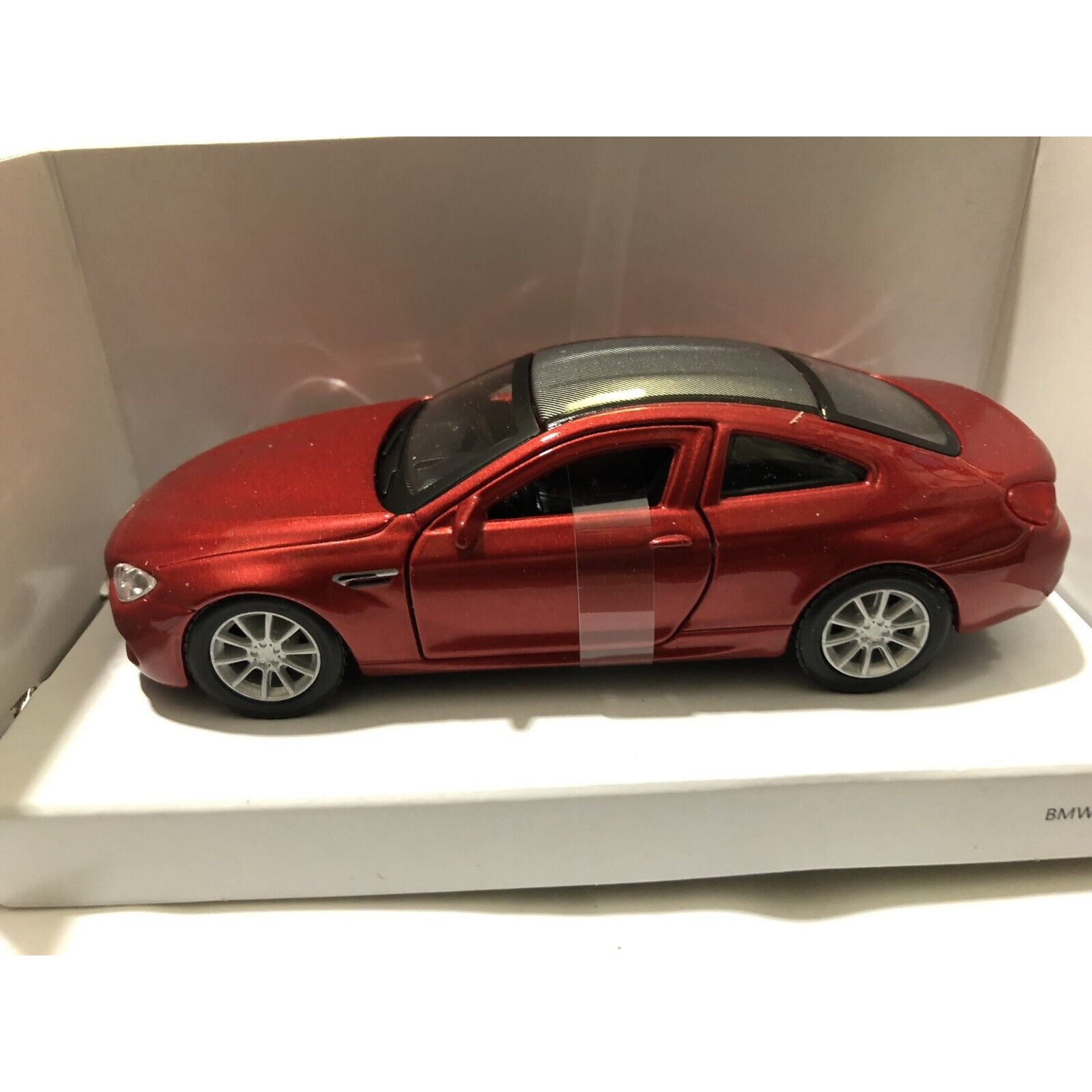Masinuta Diecast Metal Pullback Car BMW M6 scara 1:41 - eMAG.ro