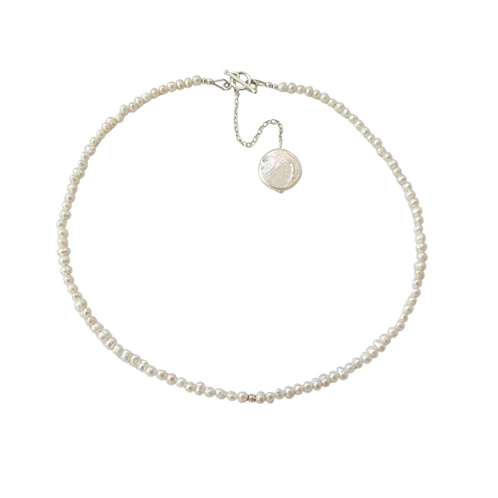 Colier din perle de cultura albe de 3x4 mm si perla plata cu accesorii din argint