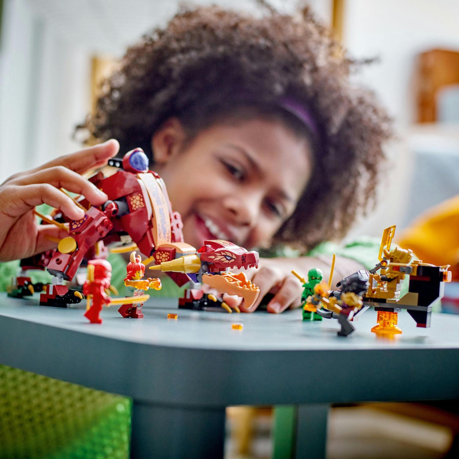 LEGO® Ninjago - Dragonul de lava transformator cu val de caldura