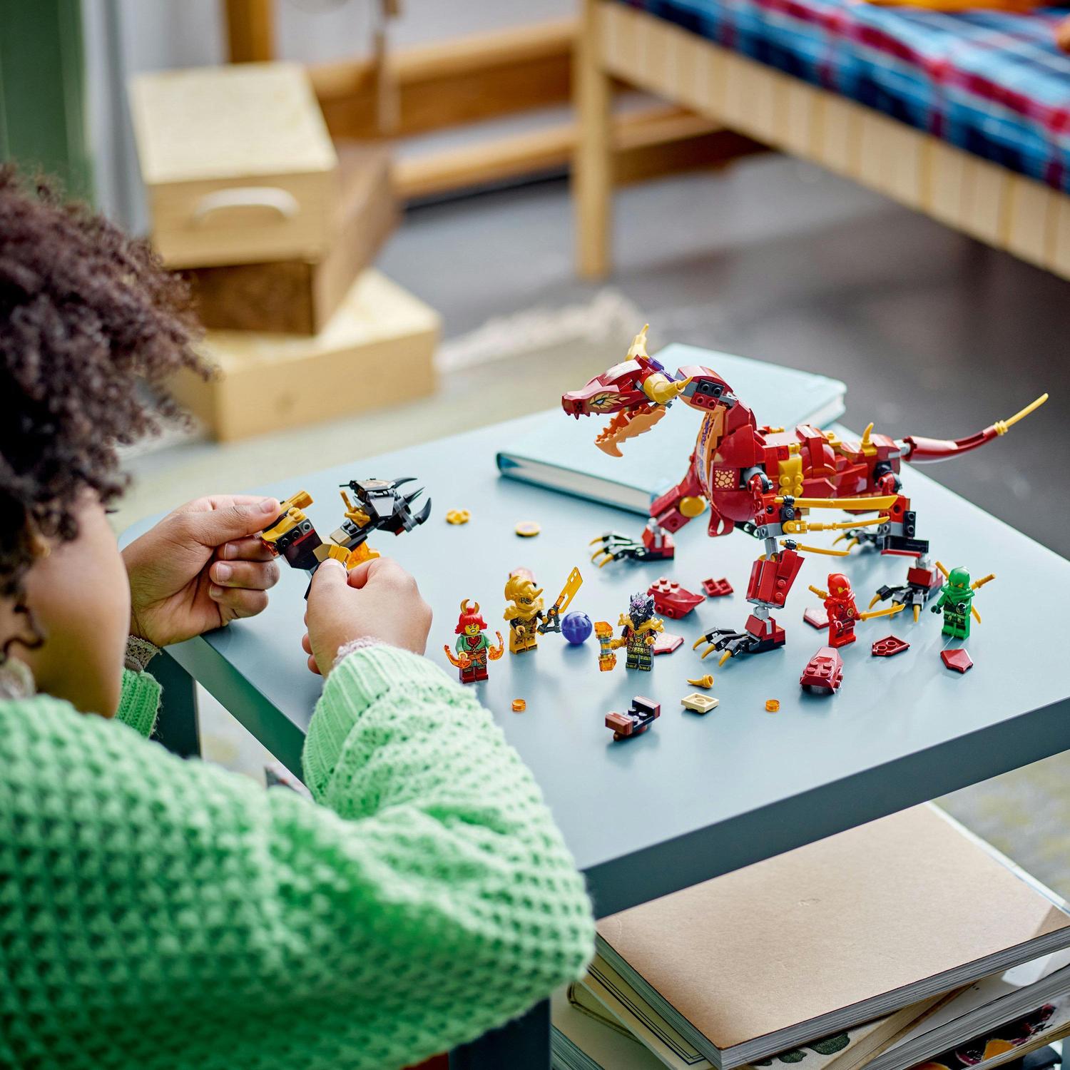 LEGO® Ninjago - Dragonul de lava transformator cu val de caldura