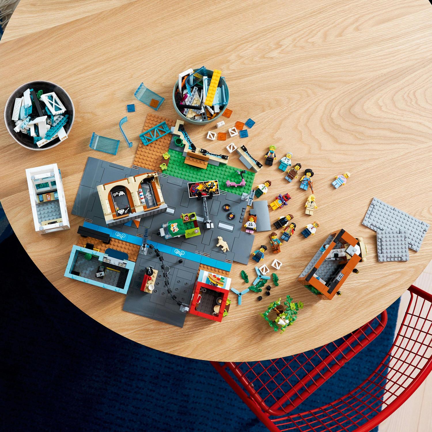 LEGO® City - Centrul orasului 60380, 2010 piese - eMAG.ro