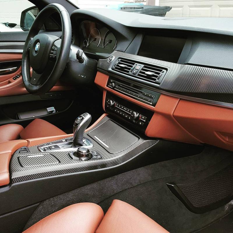 Set 2 piese BMW F10, F11 2010-2017 Dedicate, Trim Folie 3D Negru Carbon ...