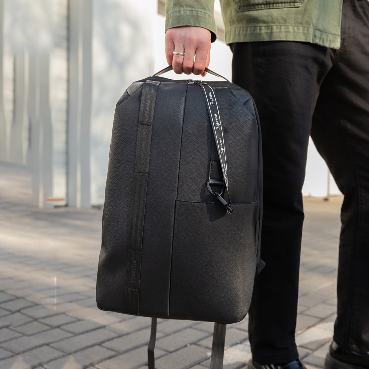 Rucsac laptop 13.3", sport casual, din material impermeabil rigid, cu buzunar antifurt, Tigernu, 30x14x43 cm, Negru