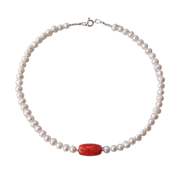 Колие от бели култивирани перли от прибл. 6x8 mm и 10x20 mm оранжев нефрит със сребърни аксесоари