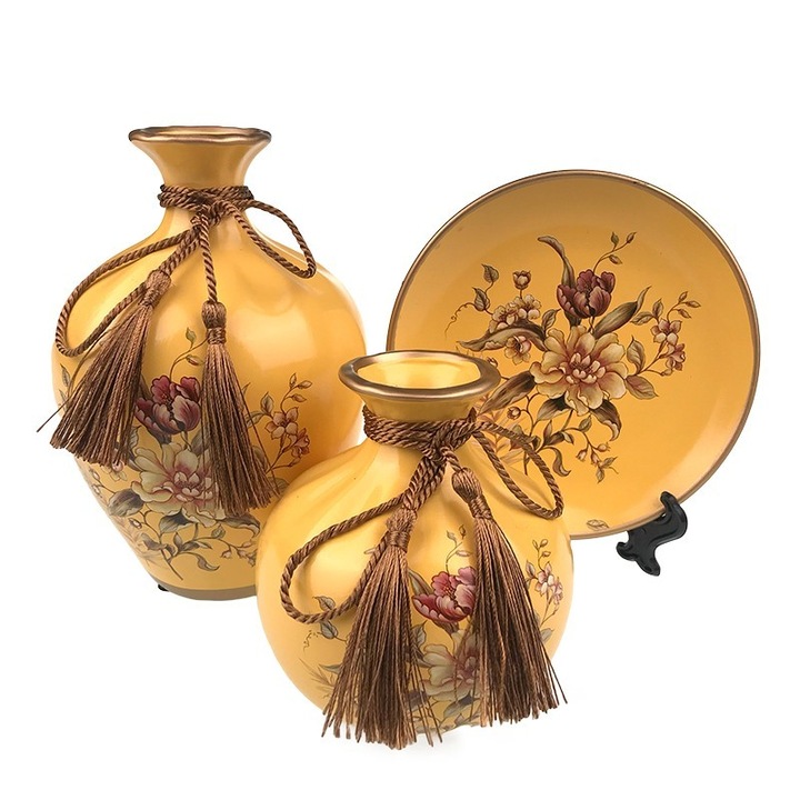 Set din ceramica format din doua vaze de dimensiuni diferite si farfurie decorativa, cu flori desenate si siret, M3,28X19 cm