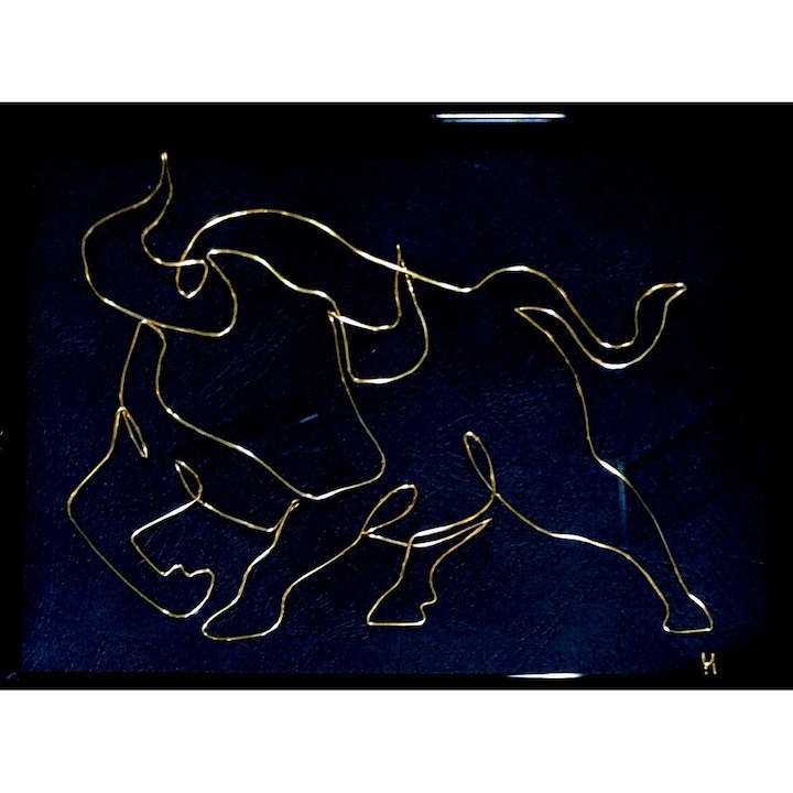 Tablou Taur, sculptura in fir continuu de sarma non-tarnish auriu de 1 mm, rama neagra 24x18 cm, fundal negru
