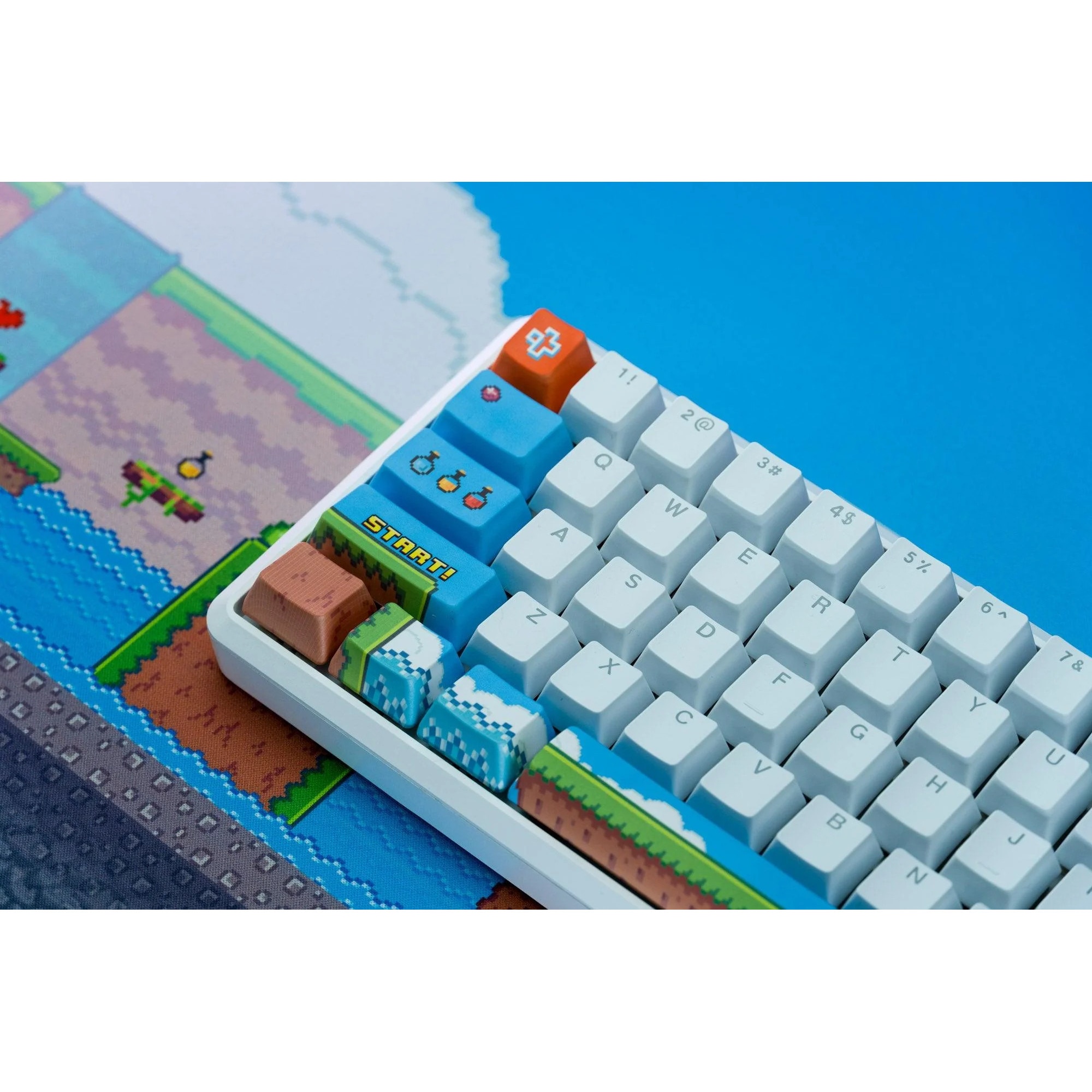 Tastatura mecanica gaming QwertyKey 65 Arcade, Hotswap, RGB