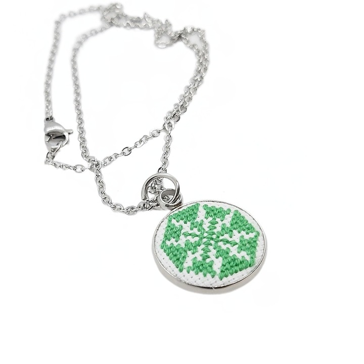 Colier inox cu broderie pe panza, model "moara apa"