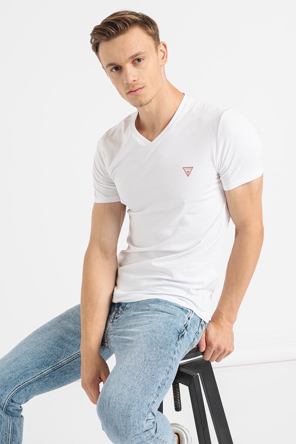 GUESS, Tricou slim fit cu decolteu in V, Alb, Rosu deschis, M