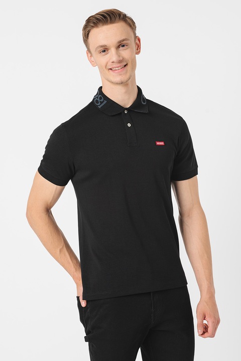 GUESS, Szűk fazonú pamuttartalmú galléros póló, Fekete, M