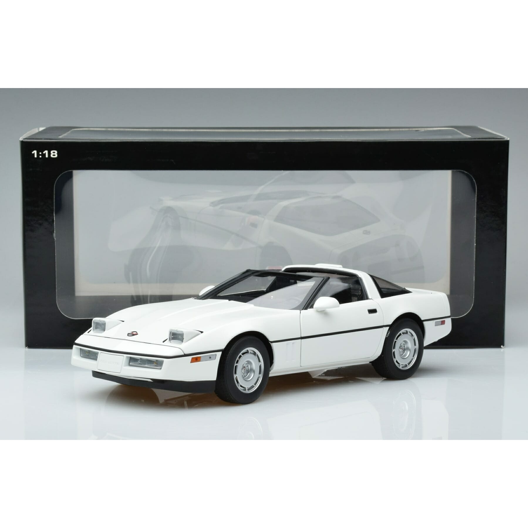 Macheta Chevrolet Corvette C4 Alb AUTOart 1/18 - eMAG.ro
