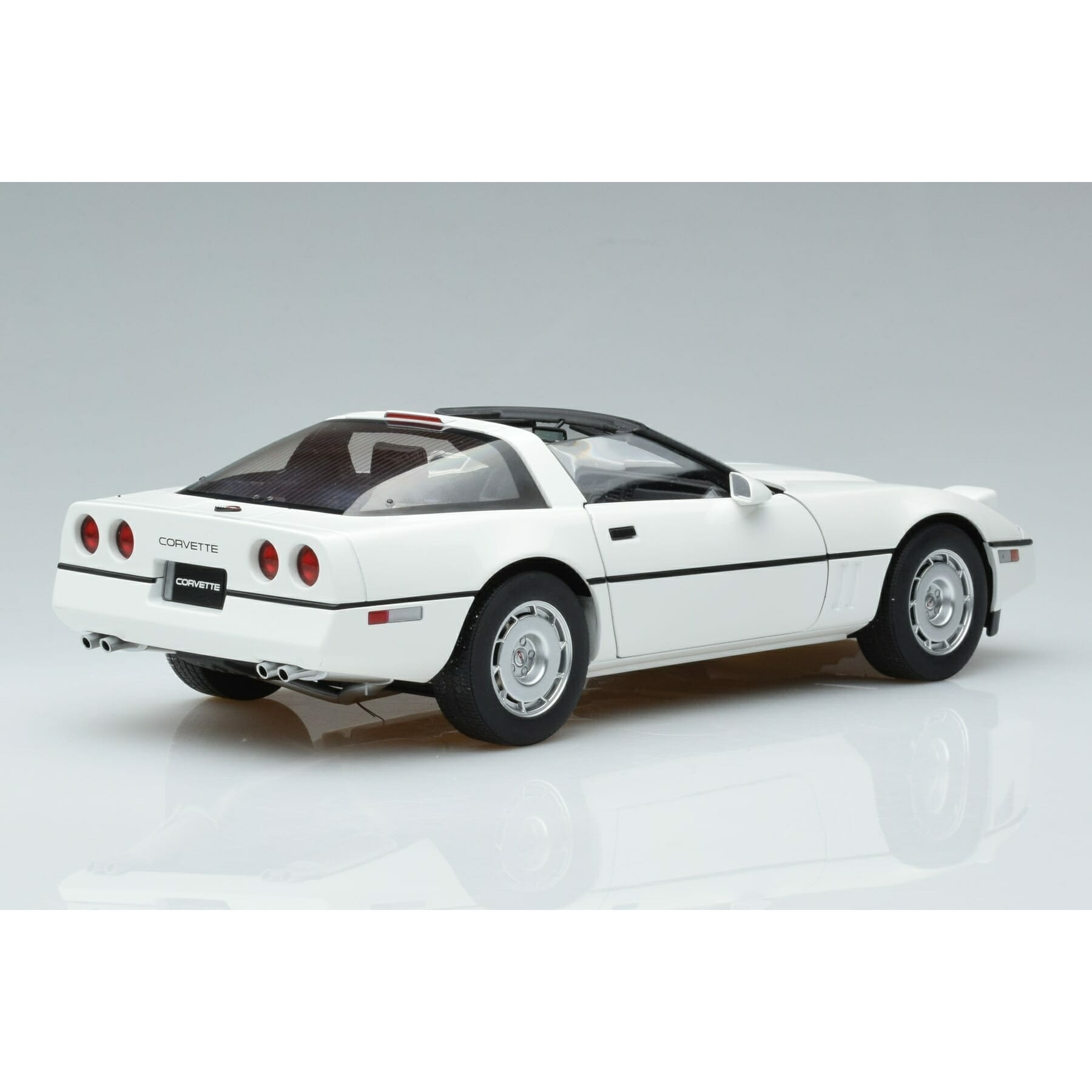 Macheta Chevrolet Corvette C4 Alb AUTOart 1/18 - eMAG.ro