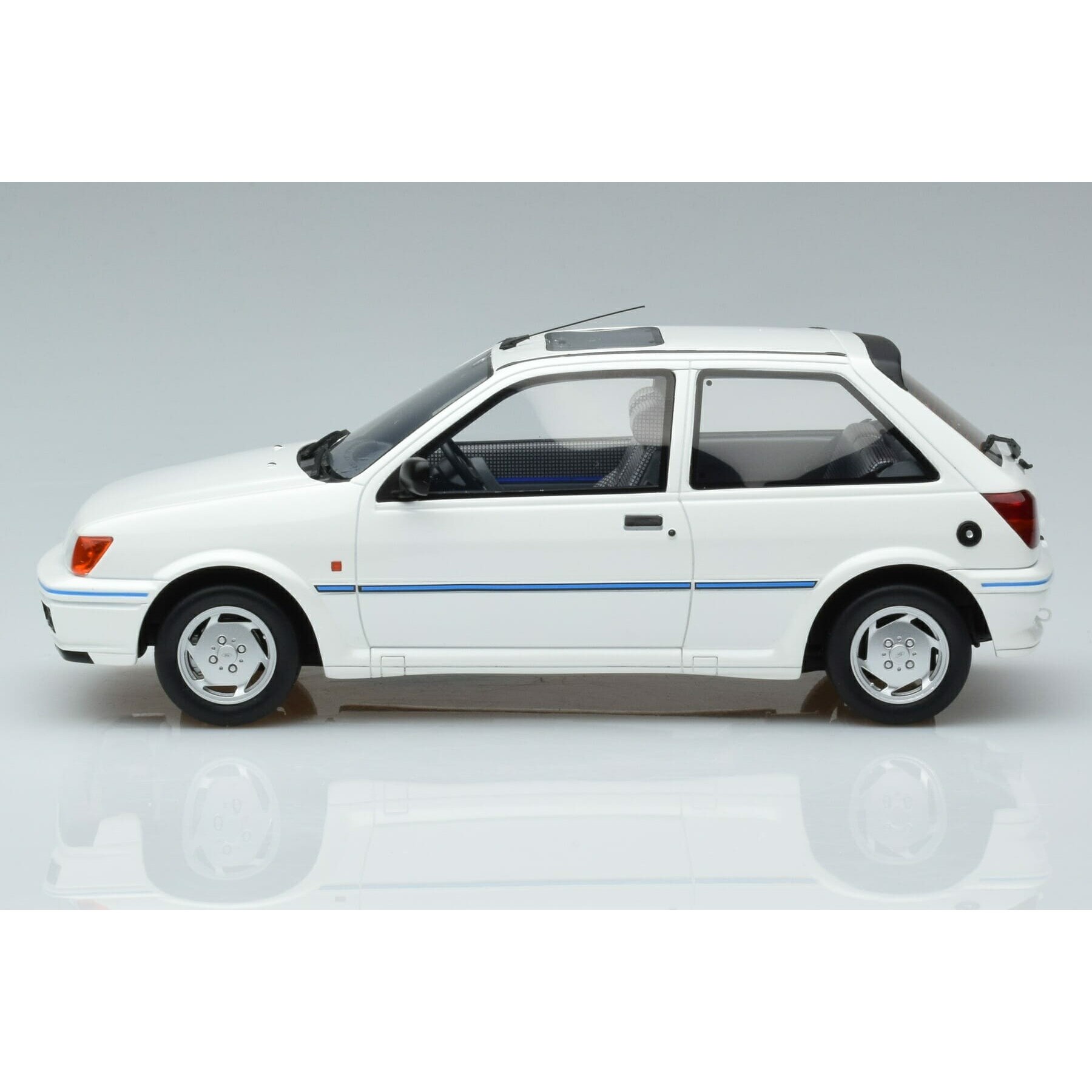Miniature Otto Mobile OT967 - Ford Fiesta XR2i - Blanche - Échelle 1/18 - Résine - Occasion