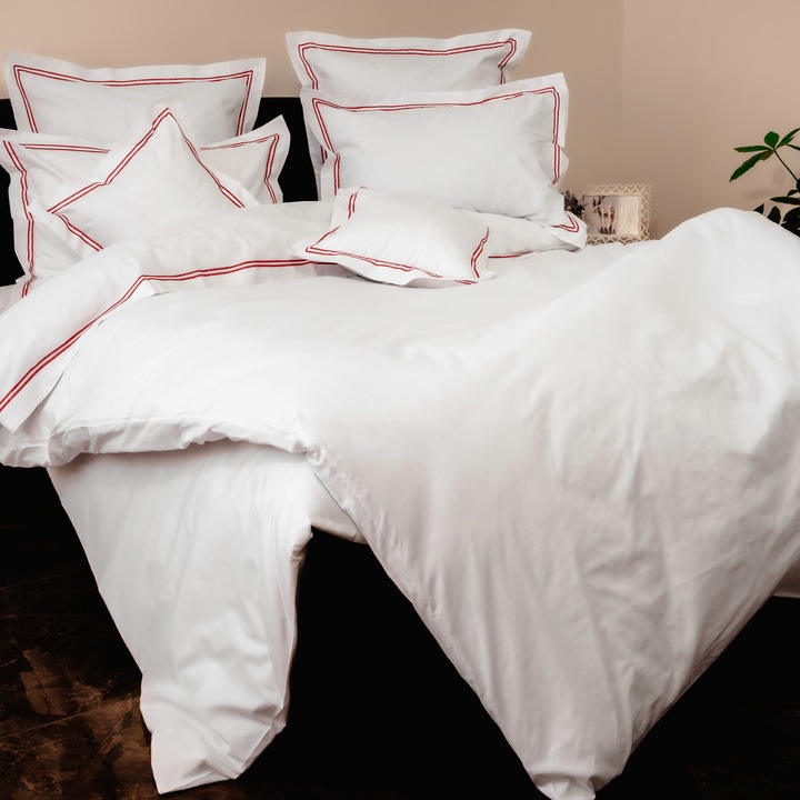 Francia ágynemű Ranforce 100% pamut 8 db lepedő 240x260 cm és paplan 200x220 cm, 2 db 40x40, 50x70 és 70x70 párnahuzat, Fehér hímzett szegéllyel Piros, Bolyhos
