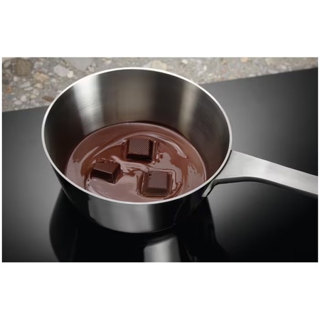 Plita incorporabila Electrolux KCC83443, Inductie, 4 zone de gatit, ComboHob FlexiBridge, Booster, Hota integrata, Putere de absorbtie 630 mc/h, Motor inverter, 78 cm, Negru