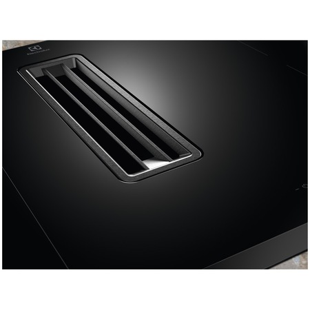 Plita incorporabila Electrolux KCC83443, Inductie, 4 zone de gatit, ComboHob FlexiBridge, Booster, Hota integrata, Putere de absorbtie 630 mc/h, Motor inverter, 78 cm, Negru