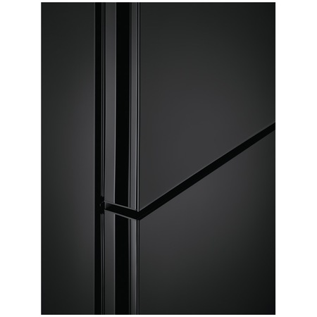 Combina frigorifica Electrolux LNT7ME32M2, 330 l, No Frost, Control electronic, Multi Flow, Iluminare LED, Clasa E, H 186 cm, Negru