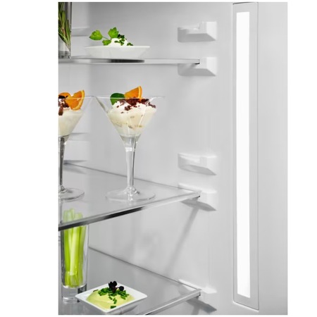 Combina frigorifica Electrolux LNT8ME36X3, 366 l, No Frost, Afisaj LCD, CustomFlex, Multi Flow, Iluminare LED, Clasa C, H 201 cm, Inox antiamprenta