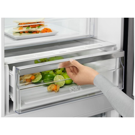 Combina frigorifica Electrolux LNT7ME32M2, 330 l, No Frost, Control electronic, Multi Flow, Iluminare LED, Clasa E, H 186 cm, Negru