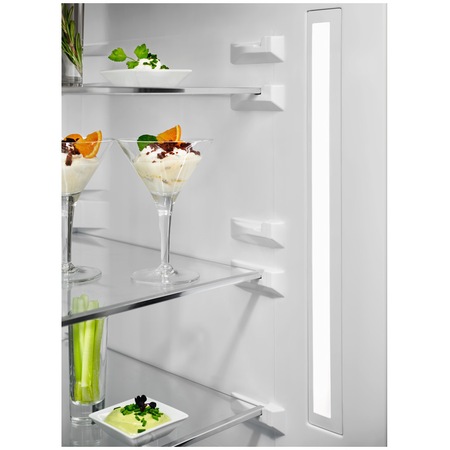 Combina frigorifica Electrolux LNT7ME36K2, 366 l, No Frost, Control electronic, Multi Flow, Iluminare LED, Clasa E, H 201 cm, Negru