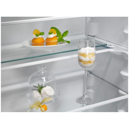 Combina frigorifica incorporabila Electrolux LNG7TE18S, 256 l, Fresh Frost Free - No Frost, Control electronic, Control umiditate, Ventilator interior, Clasa E, H 178 cm