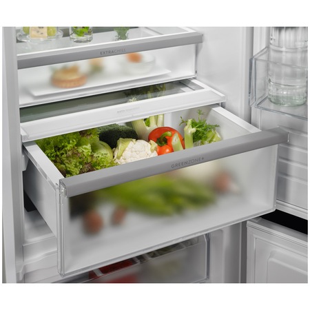 Combina frigorifica incorporabila Electrolux ENC8MD19S, 276 l, Fresh Frost Free - No Frost, CustomFlex, Control electronic, Control umiditate, Ventilator interior, Clasa E, H 189 cm