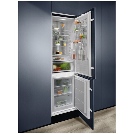 Combina frigorifica incorporabila Electrolux ENC8MD19S, 276 l, Fresh Frost Free - No Frost, CustomFlex, Control electronic, Control umiditate, Ventilator interior, Clasa E, H 189 cm
