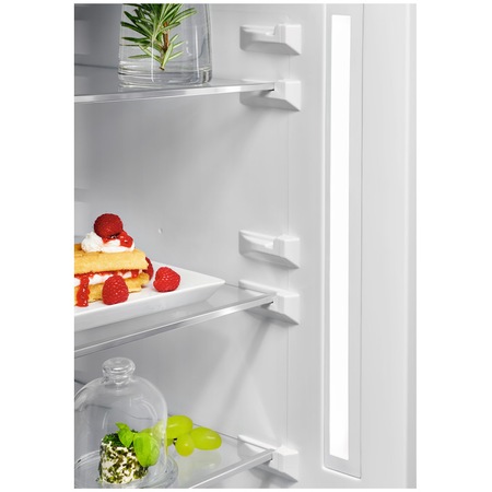 Combina frigorifica AEG RCB736E7MX, 366 l, No Frost, Afisaj LCD, CustomFlex, Multi Flow, Iluminare LED, Clasa E, H 201 cm, Inox antiamprenta