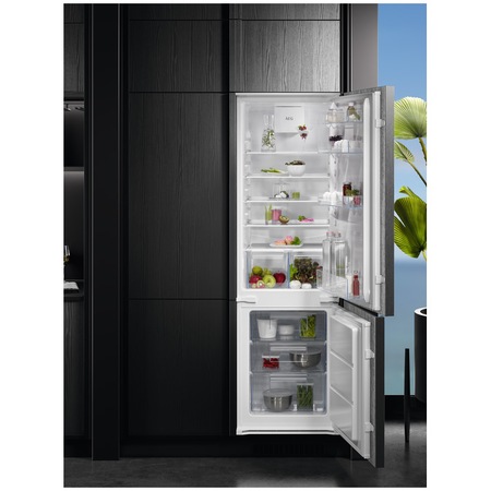 Combina frigorifica incorporabila AEG OSC5D181ES, 269 l, Control electronic, Ventilator Interior, Usi reversibile slide, Clasa E, H 178 cm