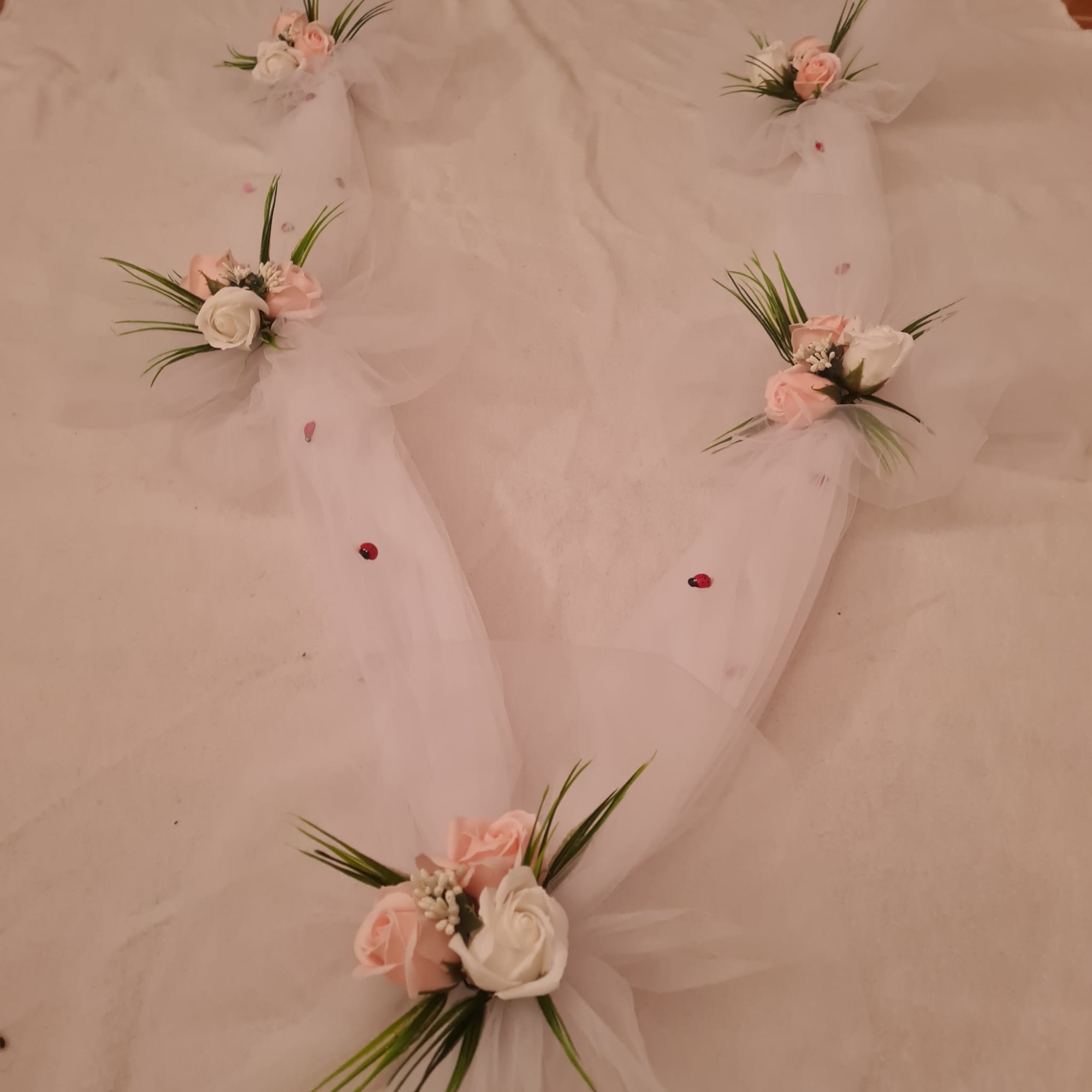 Aranjament floral, masini, tematica nunta, roz, 3m, trandafiri, Dalimag ...