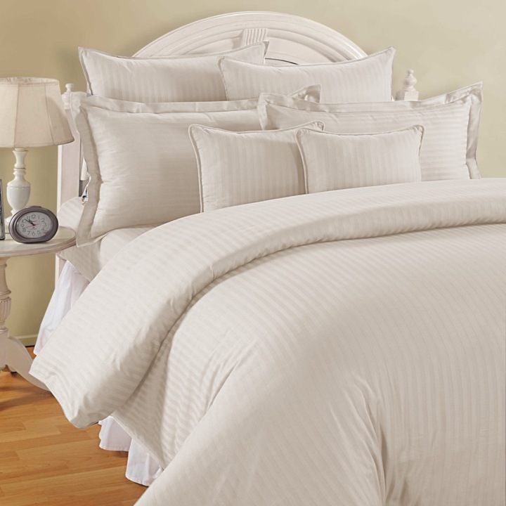 Lenjerie de pat dublu king size 6 piese Damasc Policoton dunga 1 cm, cearsaf pat 230x260 cm, cearsaf pilota 200x230 cm, fete perne 50x70 cm si 70x70 cm Bej Cappuccino