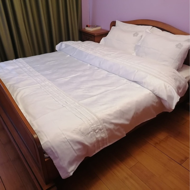 Двоен комплект спално бельо Extra, Casa Bucuriei, модел Silk, 9 части, бяло, памук 100% перкал луксозен сатен, чаршаф с размери 270/290 см и плик за завивка 210/230 см
