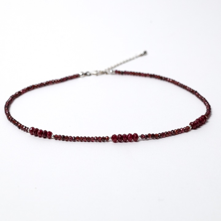Ezera choker колие, изработено от полускъпоценни камъни гранат и рубин, сребърна закопчалка 925 и аксесоари