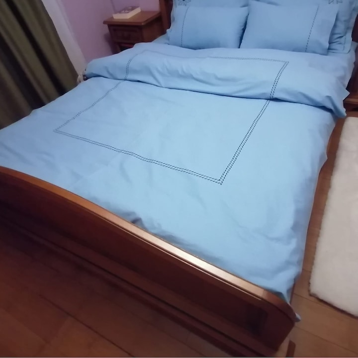 Единичен бродиран комплект спално бельо, Casa Bucuriei, модел Simple lines, 4 части, син, 100% памук, чаршаф с размери 180/270 см и плик за завивка 150/220 см