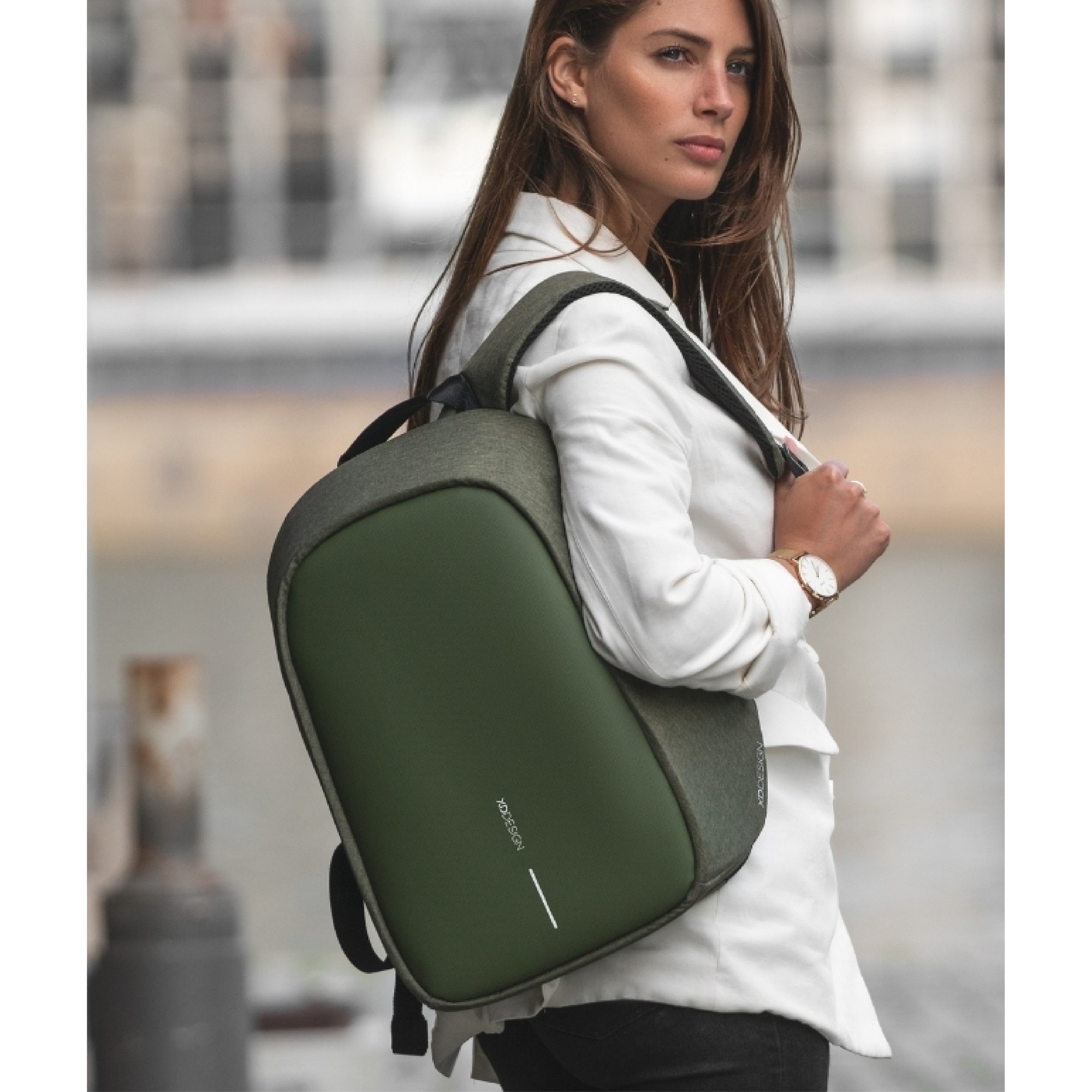 Rucsac Bobby Hero mini, XD, antifurt, compartimente laptop 13.3" si tableta 12.9", materiale sustenabile, protectie impotriva taierii, rezistent la apa, 10,5 L, kaki, bandana Empath inclusa