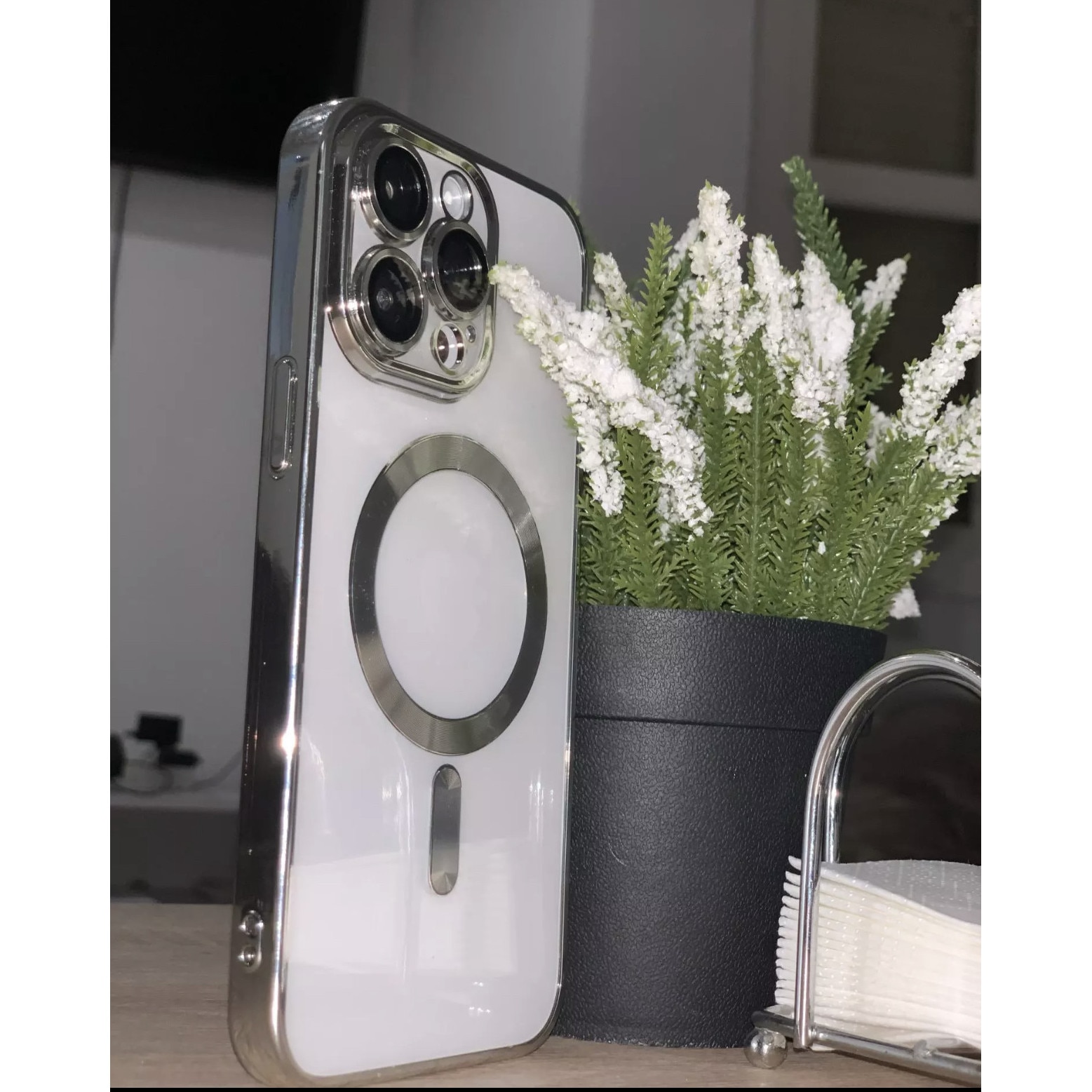 Husa din silicon cu margini metalizate Ultra-Soft, Luxury Magsafe, compatibila cu iPhone 11 Pro / Argintiu
