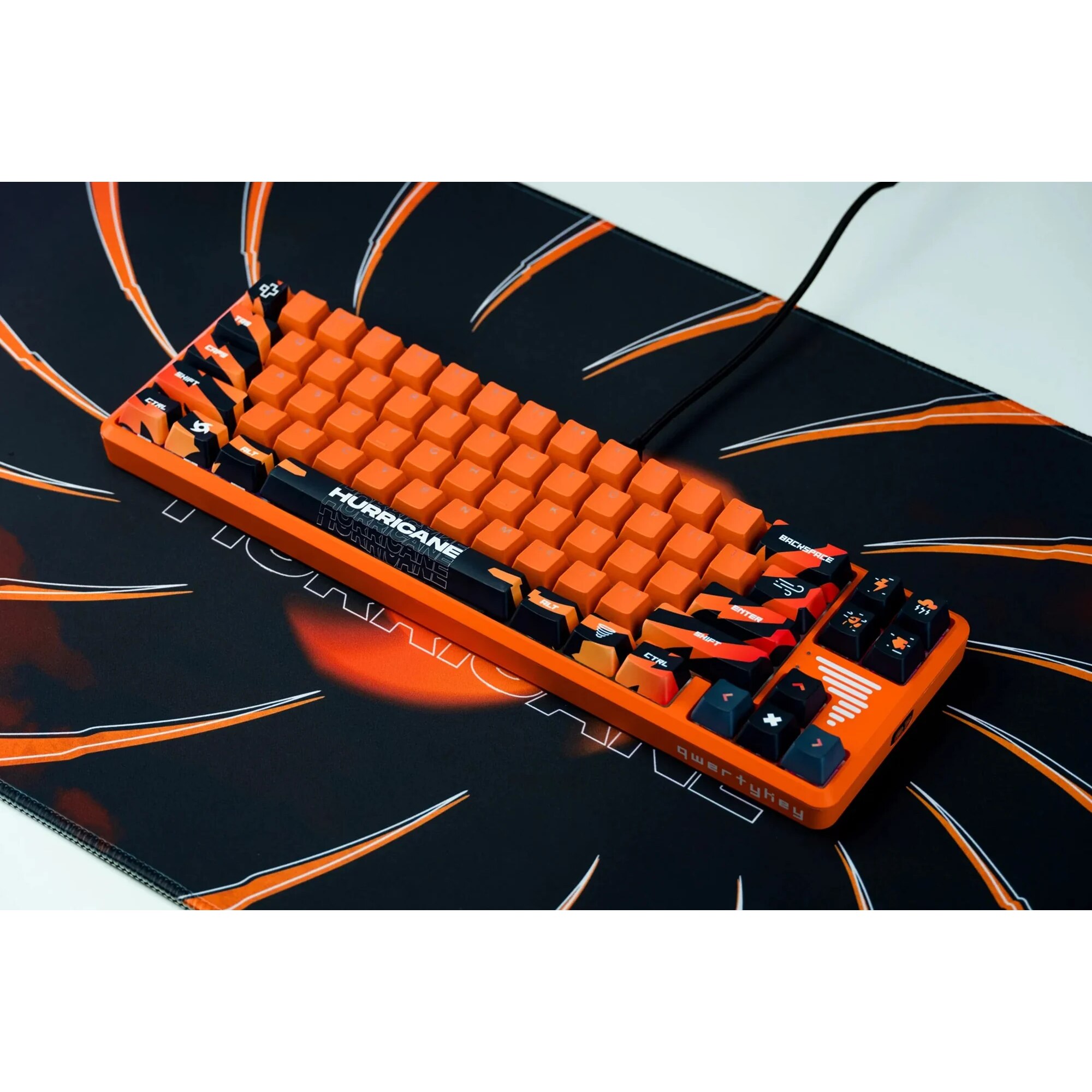 Tastatura mecanica gaming QwertyKey 65 Hurricane, Hotswap, RGB