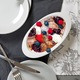 Étkészlet, 9 darab, 200 ml-es fehér kávébögre, lapostányér, hőálló edény, 4 személy számára, Porcelán, Fehér, piros rózsával díszített