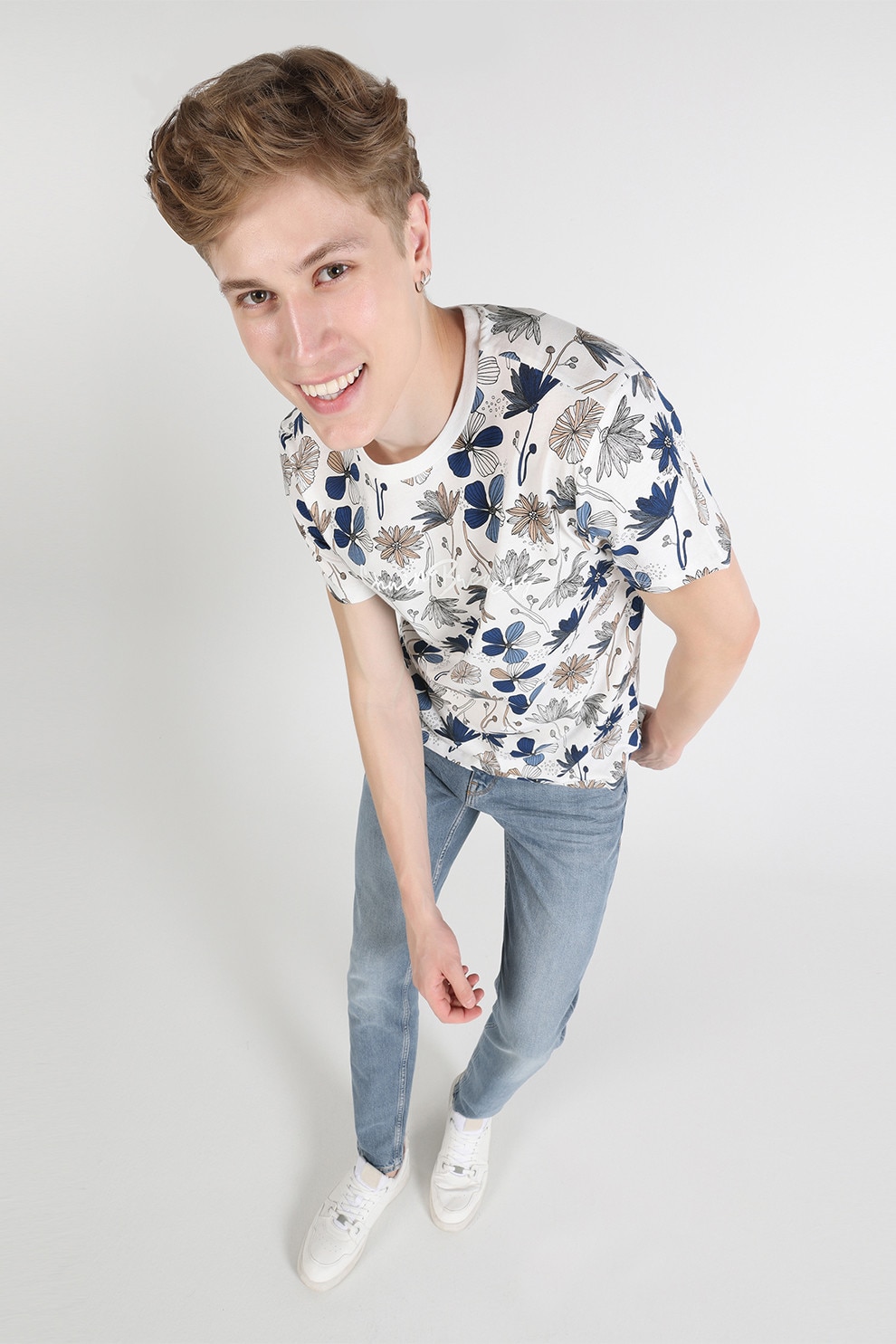 COLIN'S, Tricou cambrat cu model floral, Alb, Albastru, S