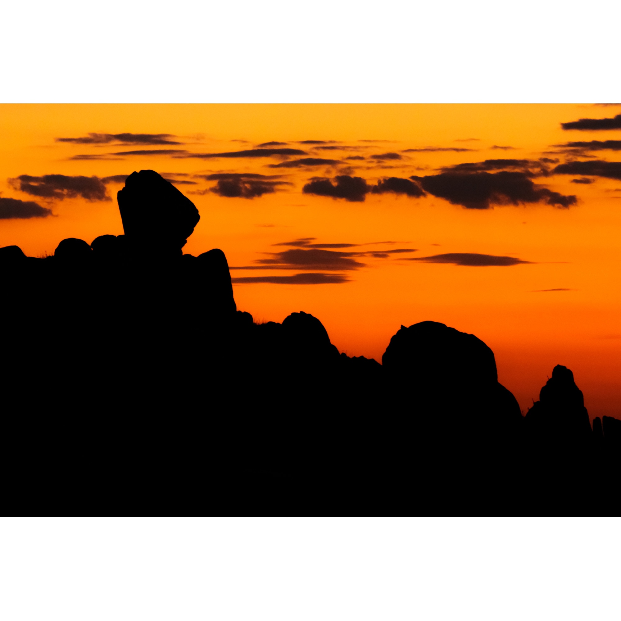 Tablou canvas, Siluetele dealurilor erodate din Culmea Pricopanului, apus,  50x30 cm - eMAG.ro