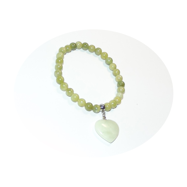 Jade karkötő szív medállal ( 16 cm körméret)
