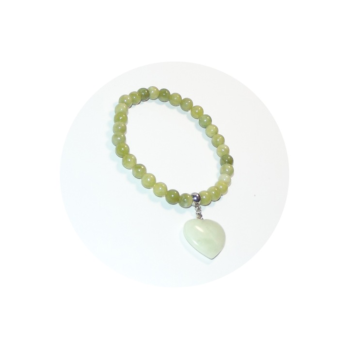 Jade karkötő szív medállal ( 18 cm körméret)