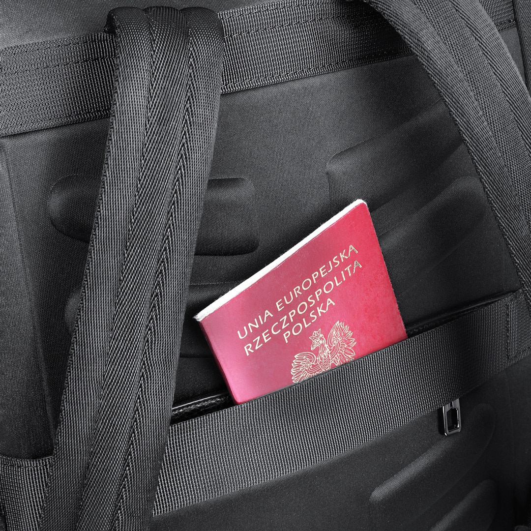 Rucsac pentru laptop, James Hawk, Nylon/Piele ecologica, Protectie RFID, Port USB/MicroUSB, 43 x 30 x 17cm, Negru
