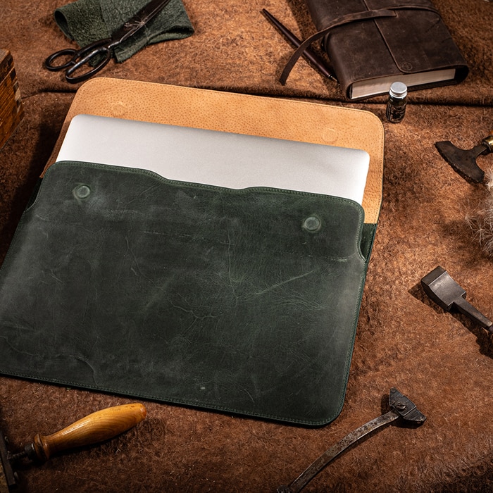 Husa laptop MacBook Air, MacBook PRO 13/14 inch, lucrata manual, piele naturala cu aspect vintage, verde