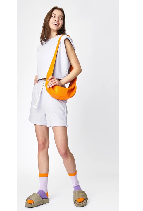 Pantaloni de trening scurti lila, Lila