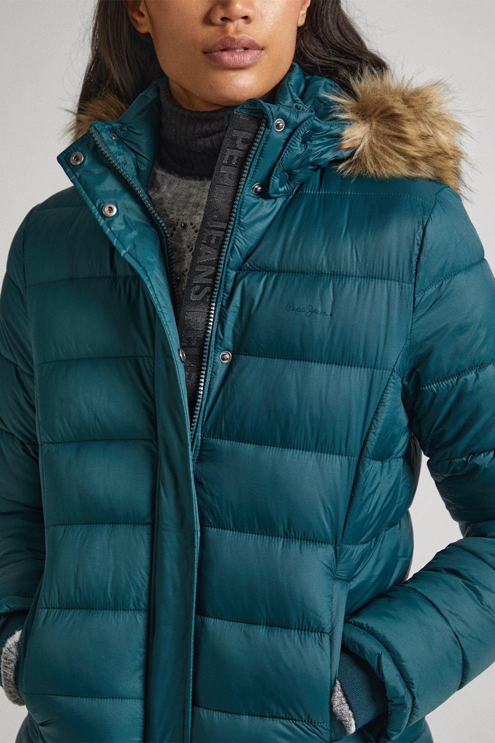 Pepe Jeans London, Непромокаемо подплатено зимно яке с качулка - eMAG.bg