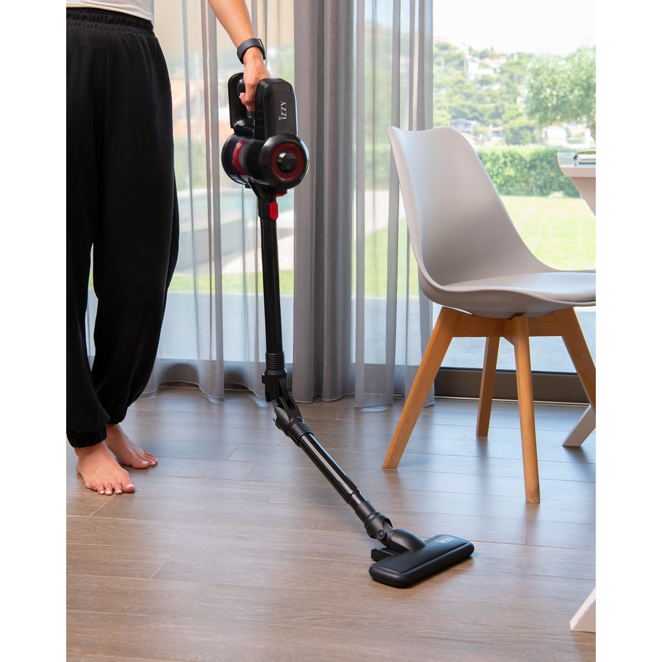 Aspirator portabil cu bat pentru toate suprafetele si colturile, Izzy, 2in1 cu cablu